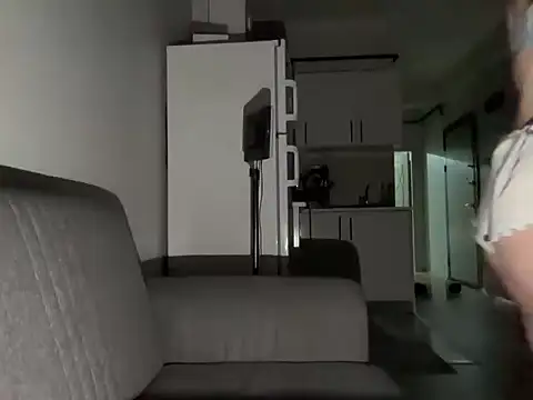 Snapshot of -piece_offire- chatting on 8, 10, 2025 -piece offire- online show from 8, 10, 2025