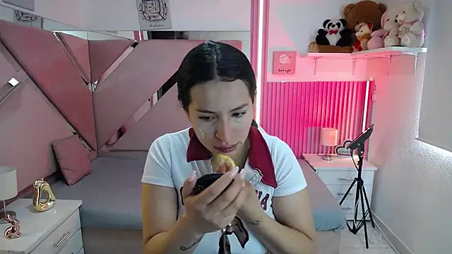 Mia garcia28 online show from 4, 6, 2026