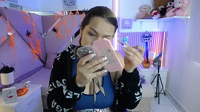 Mia garcia28 online show from 24, 10, 2025