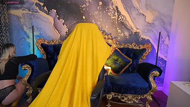 LilElfie online show from 22, 10, 2025