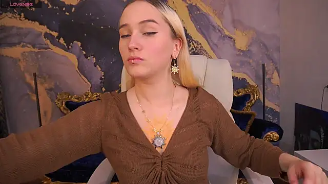 LilElfie online show from 29, 10, 2025