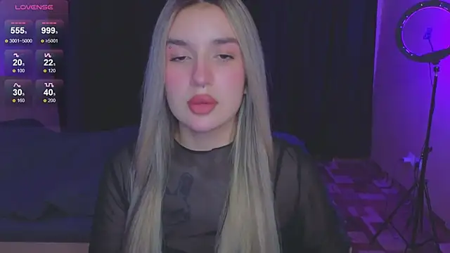 Snapshot of RoxyChill chatting on 13, 9, 2025 RoxyChill online show from 13, 9, 2025