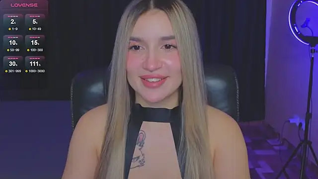 Snapshot of RoxyChill chatting on 9, 10, 2025 RoxyChill online show from 9, 10, 2025
