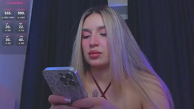 Snapshot of RoxyChill chatting on 18, 9, 2025 RoxyChill online show from 18, 9, 2025