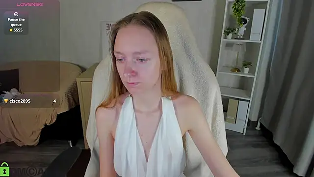 Mia E1fie online show from 9, 11, 2025