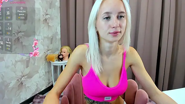 Snapshot of cute_luucy chatting on 9, 10, 2025 cute luucy online show from 9, 10, 2025