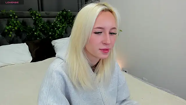 Snapshot of cute_luucy chatting on 18, 11, 2025 cute luucy online show from 18, 11, 2025