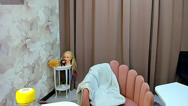 Snapshot of cute_luucy chatting on 24, 10, 2025 cute luucy online show from 24, 10, 2025