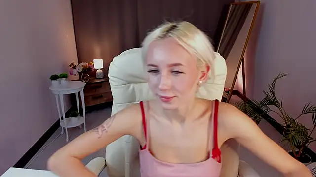 cute luucy online show from 17, 3, 2026