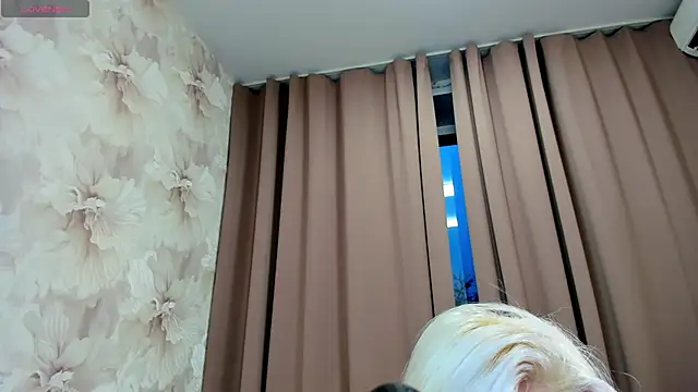 Snapshot of cute_luucy chatting on 21, 10, 2025 cute luucy online show from 21, 10, 2025