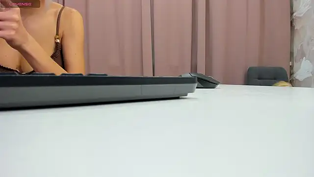 Snapshot of cute_luucy chatting on 29, 10, 2025 cute luucy online show from 29, 10, 2025