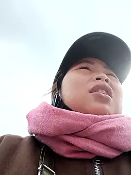 Snapshot of PhamPhung chatting on 19, 11, 2025 PhamPhung online show from 19, 11, 2025