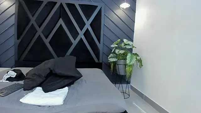 marco garciia  online show from 1, 11, 2025