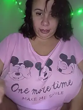 Snapshot of luzdanna chatting on 4, 7, 2026 luzdanna online show from 4, 7, 2026