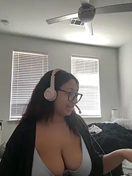 Snapshot of minhaa_gamer chatting on 4, 10, 2025 minhaa gamer online show from 4, 10, 2025