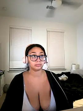 Snapshot of minhaa_gamer chatting on 5, 10, 2025 minhaa gamer online show from 5, 10, 2025