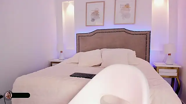 Amy azaela online show from 7, 1, 2026