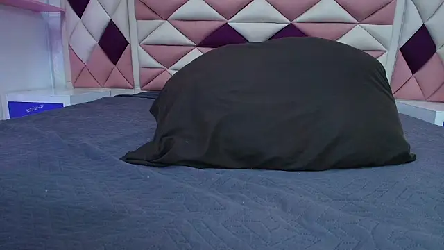 Snapshot of valecastro_ chatting on 10, 10, 2025 valecastro online show from 10, 10, 2025