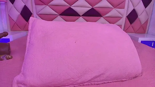 Snapshot of valecastro_ chatting on 13, 11, 2025 valecastro online show from 13, 11, 2025