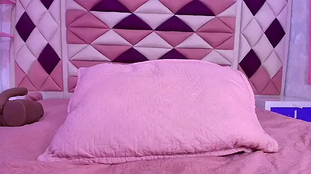 Snapshot of valecastro_ chatting on 11, 11, 2025 valecastro online show from 11, 11, 2025