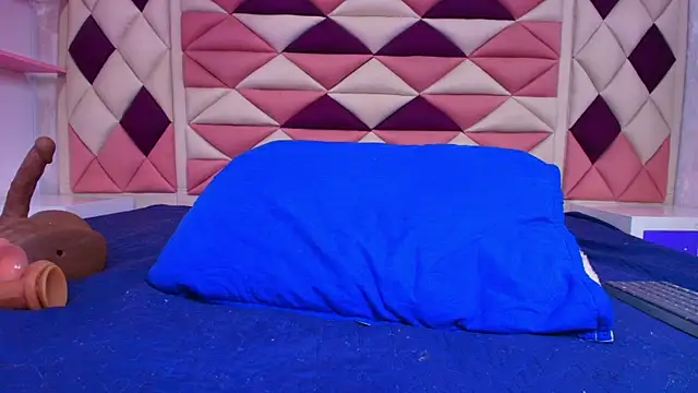 Snapshot of valecastro_ chatting on 7, 11, 2025 valecastro online show from 7, 11, 2025