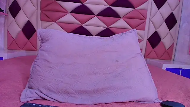 Snapshot of valecastro_ chatting on 12, 11, 2025 valecastro online show from 12, 11, 2025