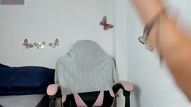 Snapshot of mari-ross chatting on 17, 12, 2025 mari-ross online show from 17, 12, 2025