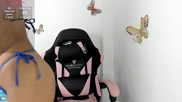 Snapshot of mari-ross chatting on 4, 11, 2025 mari-ross online show from 4, 11, 2025