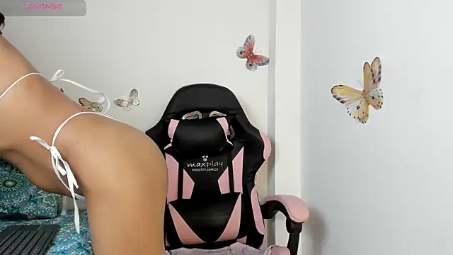 Snapshot of mari-ross chatting on 2, 12, 2025 mari-ross online show from 2, 12, 2025