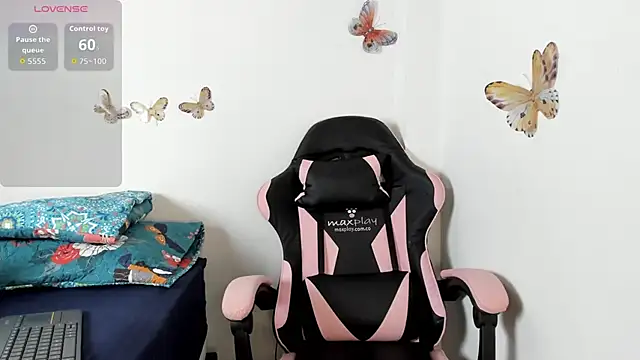 Snapshot of mari-ross chatting on 29, 10, 2025 mari-ross online show from 29, 10, 2025