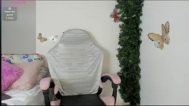 Snapshot of mari-ross chatting on 13, 1, 2026 mari-ross online show from 13, 1, 2026