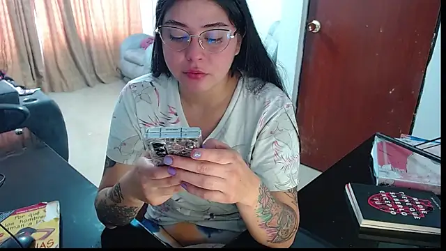 Snapshot of Hanna-11 chatting on 15, 10, 2025 Hanna-11 online show from 15, 10, 2025