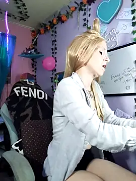 Purple2StayThnxx online show from 6, 11, 2025