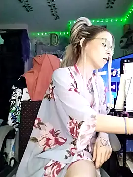 Purple2StayThnxx online show from 22, 2, 2026