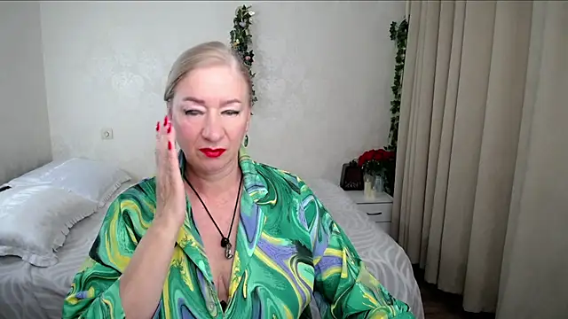 hunters woman online show from 17, 7, 2026