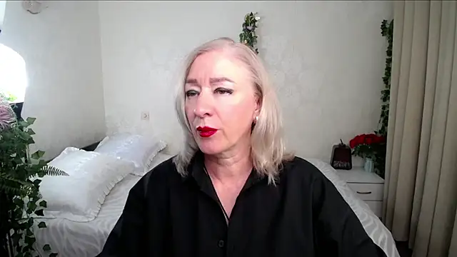 Snapshot of hunters_woman chatting on 4, 6, 2026 hunters woman online show from 4, 6, 2026