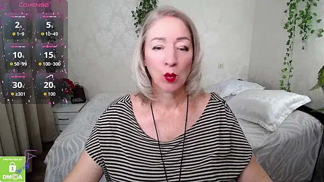 Snapshot of hunters_woman chatting on 8, 10, 2025 hunters woman online show from 8, 10, 2025