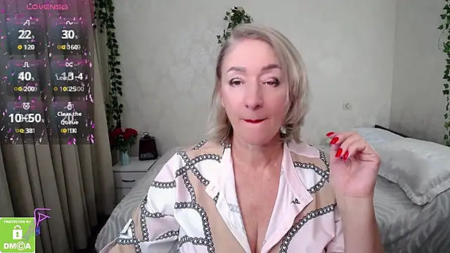 Snapshot of hunters_woman chatting on 9, 10, 2025 hunters woman online show from 9, 10, 2025