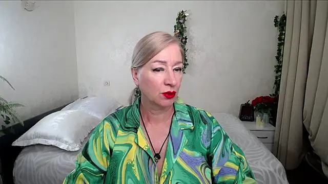 hunters woman online show from 7, 7, 2026