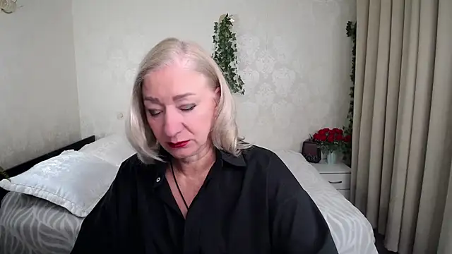 hunters woman online show from 12, 2, 2026