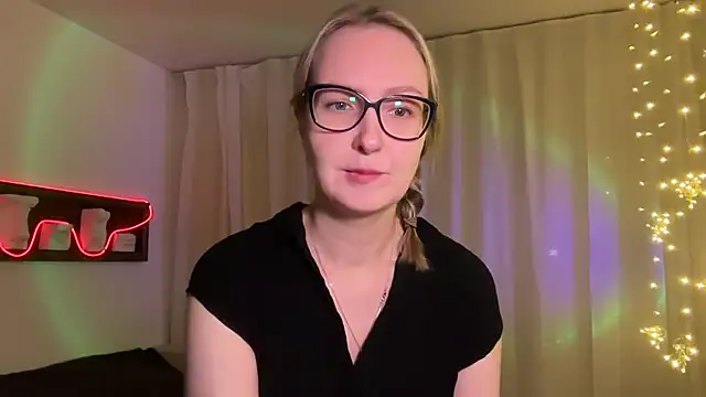 Snapshot of KiraxFate chatting on 12, 9, 2025 KiraxFate online show from 12, 9, 2025