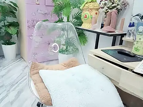 Lyly-2k5 online show from 17, 12, 2025