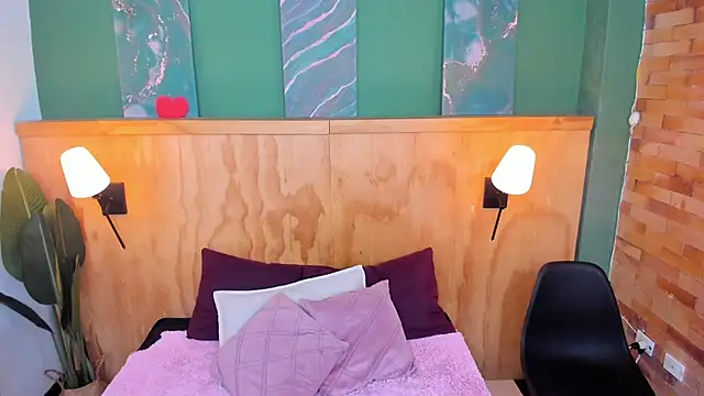 milavega  online show from 4, 12, 2025