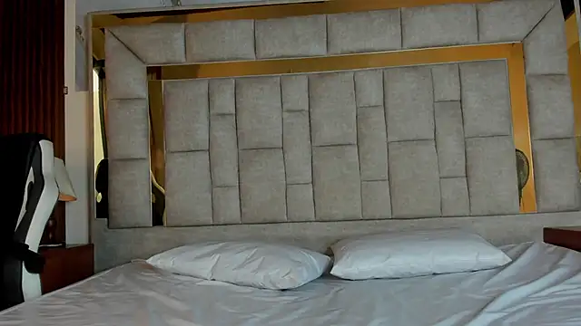 Dulce Pettit online show from 10, 10, 2025