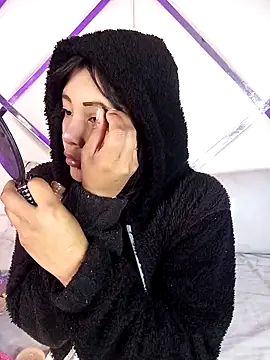 Dulce Pettit online show from 22, 10, 2025