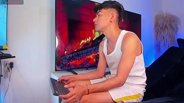 Snapshot of Steven_baby69 chatting on 28, 10, 2025 Steven baby69 online show from 28, 10, 2025