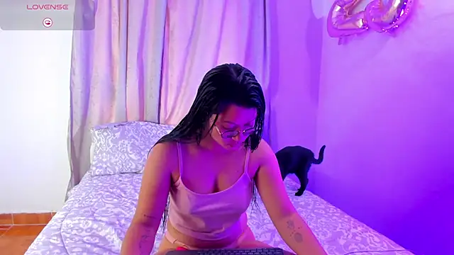 Dilan and Mia online show from 9, 11, 2025