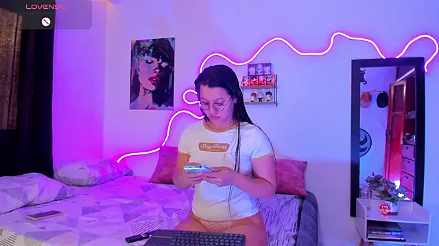 Snapshot of Dilan_and_Mia chatting on 21, 9, 2025 Dilan and Mia online show from 21, 9, 2025
