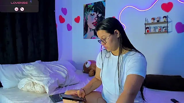 Dilan and Mia online show from 11, 4, 2026