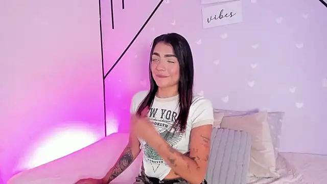 MiahCornell  online show from 13, 3, 2026